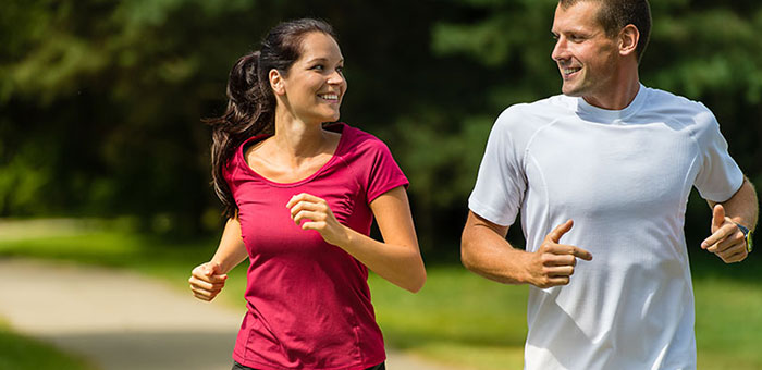 Husband and Wife out on a jog follow health advice from Lake Worth chiropractor