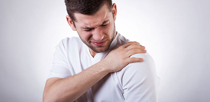 Man suffering from frozen shoulder before visiting Lake Worth chiropractor